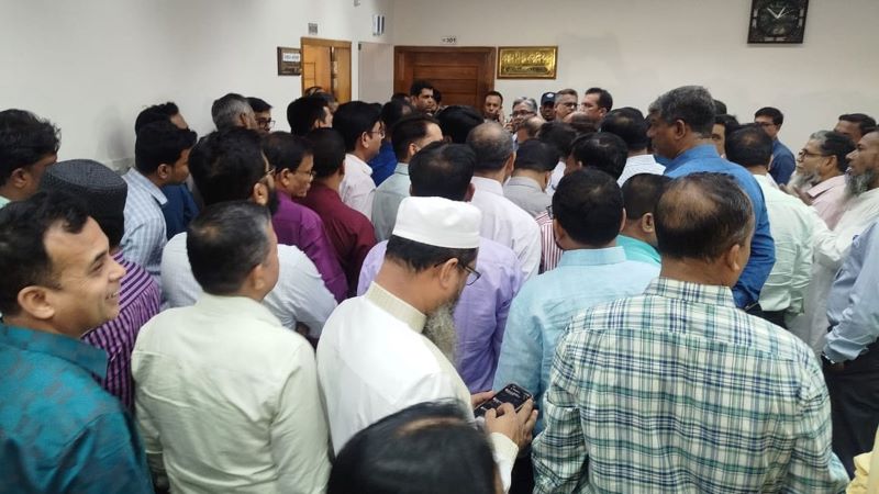 এনআইডি সেবা বন্ধের হুঁশিয়ারি নির্বাচন কমিশনের কর্তাদের